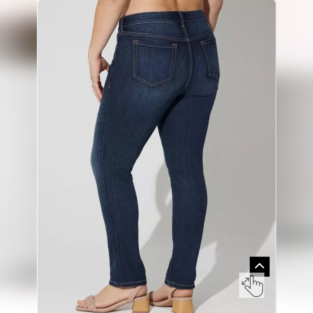Torrid EXTRA SHORT Boyfriend Straight Vintage Stretch Mid-Rise Jean - Picture 4 of 6